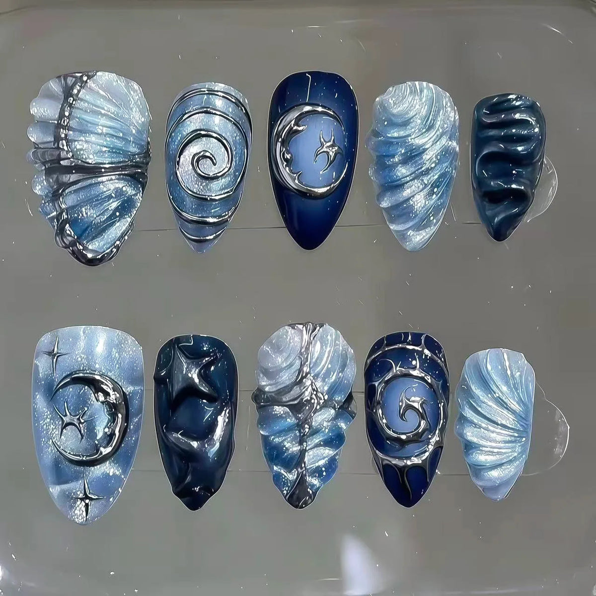 24Pcs Glitter Moon Star Round Press on False Naills with Silver Lines Design Reusable Blue Cool Style Almond Fake Nail Beauty