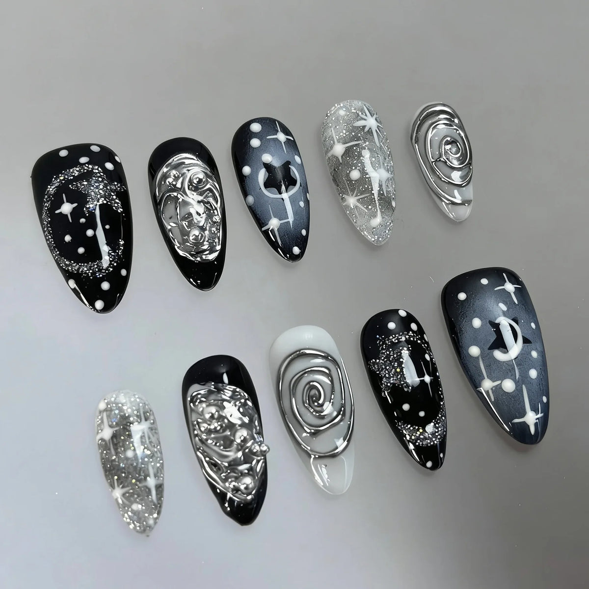 24Pcs Glitter Moon Star Round Press on False Naills with Silver Lines Design Reusable Blue Cool Style Almond Fake Nail Beauty